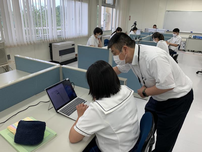 6校時の総合実践室(南)の様子 6校時の総合実践室(南)の様子